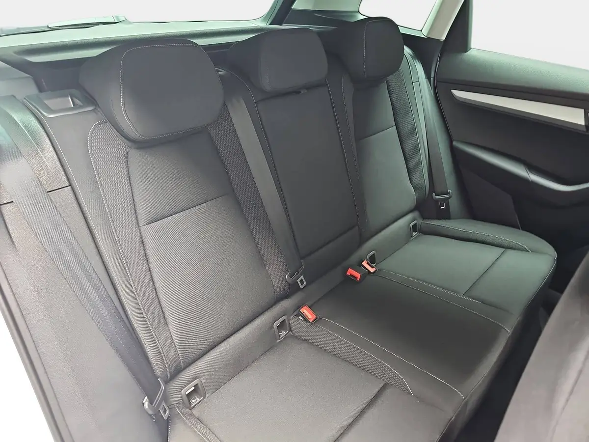 SKODA KAROQ 1.5 TSI DSG 130 JAHRE LED AHK LM