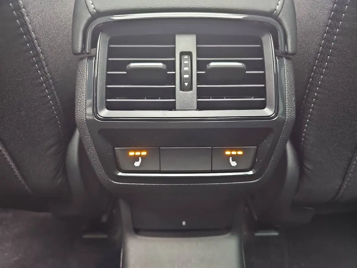 SKODA KAROQ 2.0 TDI DSG SPORTLINE AHK ACC PANO