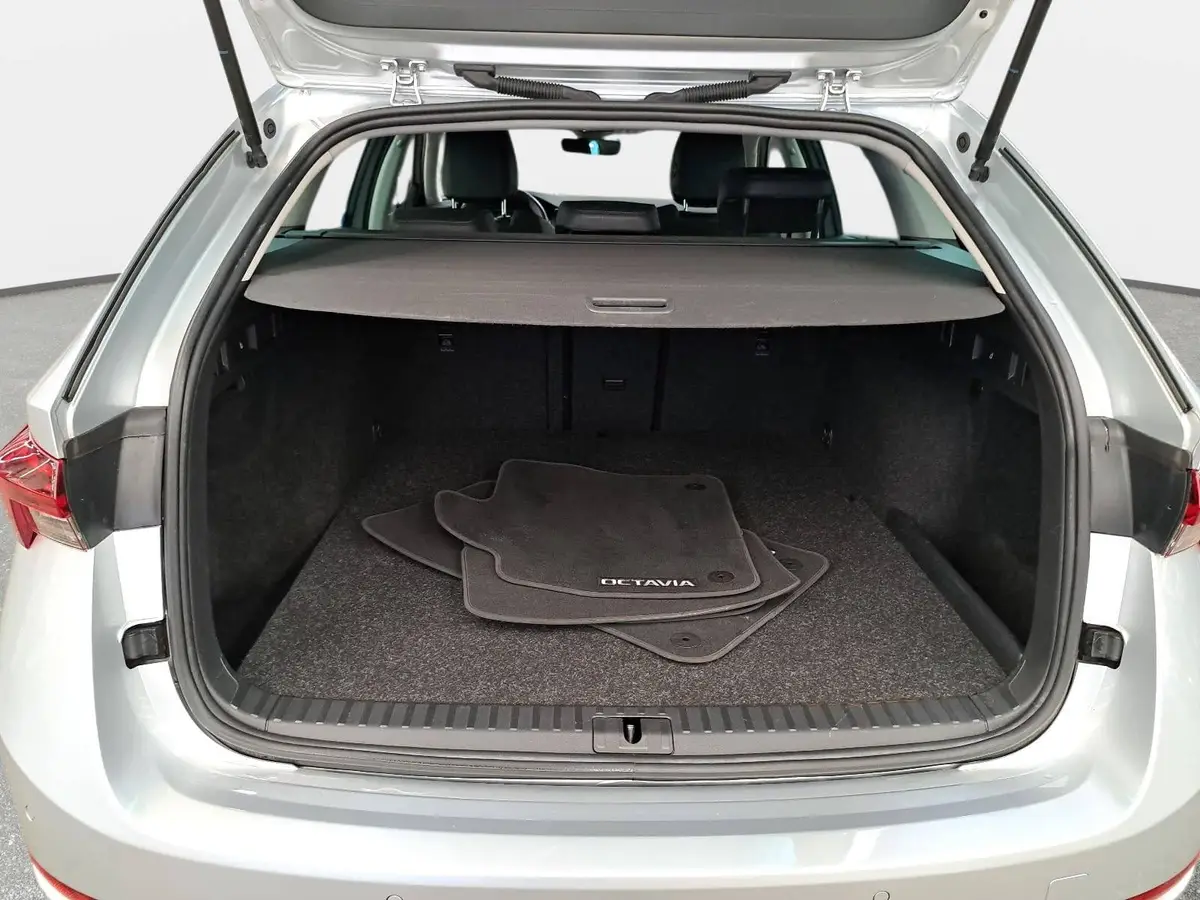 SKODA OCTAVIA COMBI HYBRID 1.4 TSI IV STYLE NAVI ACC HUD PDC KAMERA