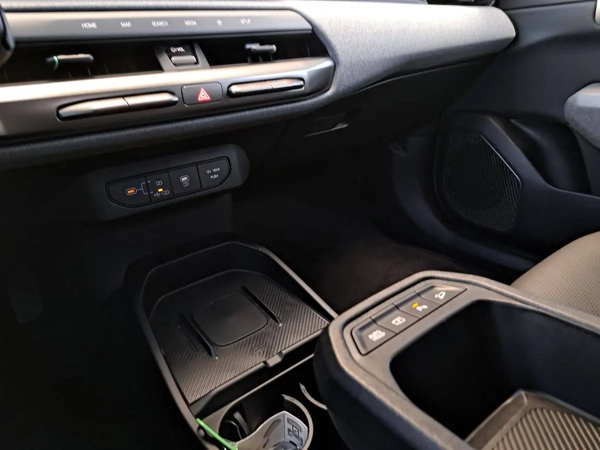 KIA EV4 FASTBACK 81.4 KWH EARTH MJ26 UP. TECH. WINTER-CON. DRIVEW.-PARK DESIGN SOUND