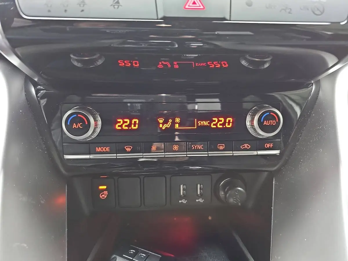 MITSUBISHI ECLIPSE CROSS 2.4 MIVEC PHEV CVT SELECT NAVI LED STANDH. 360° LM