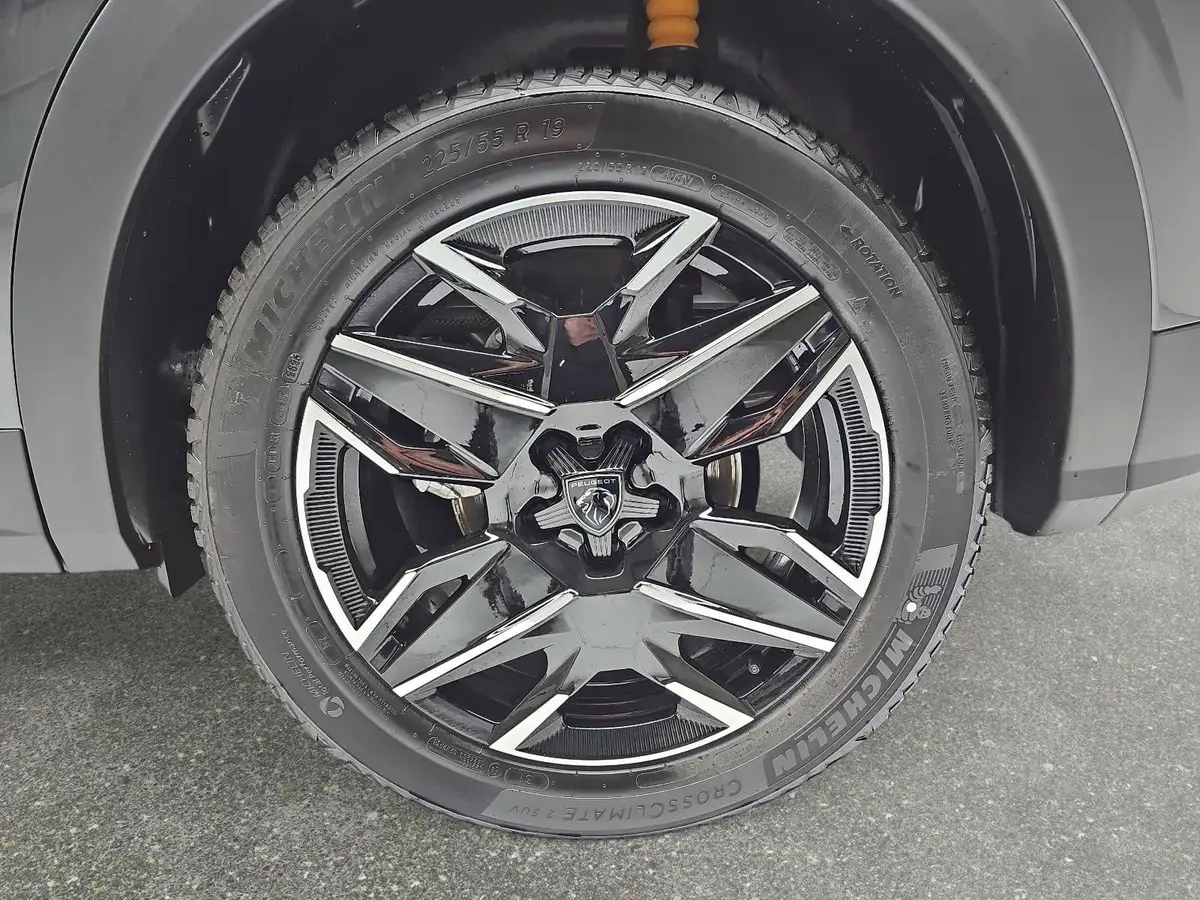 PEUGEOT 3008 1.2 HYBRID 145 E-DSC6 ALLURE LED DAB WINTER AHK LM