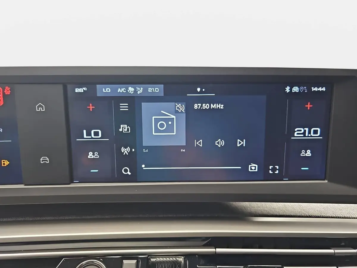 PEUGEOT 3008 1.2 HYBRID 145 E-DSC6 ALLURE LED WINTER AHK LM