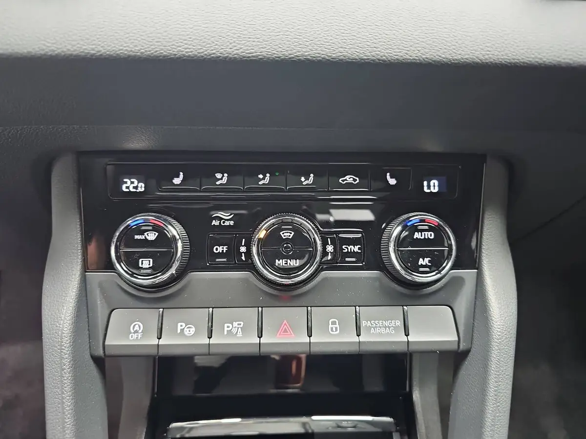 SKODA KAROQ 1.5 TSI DSG SPORTLINE NAVI LED-MATRIX PANO CANTON