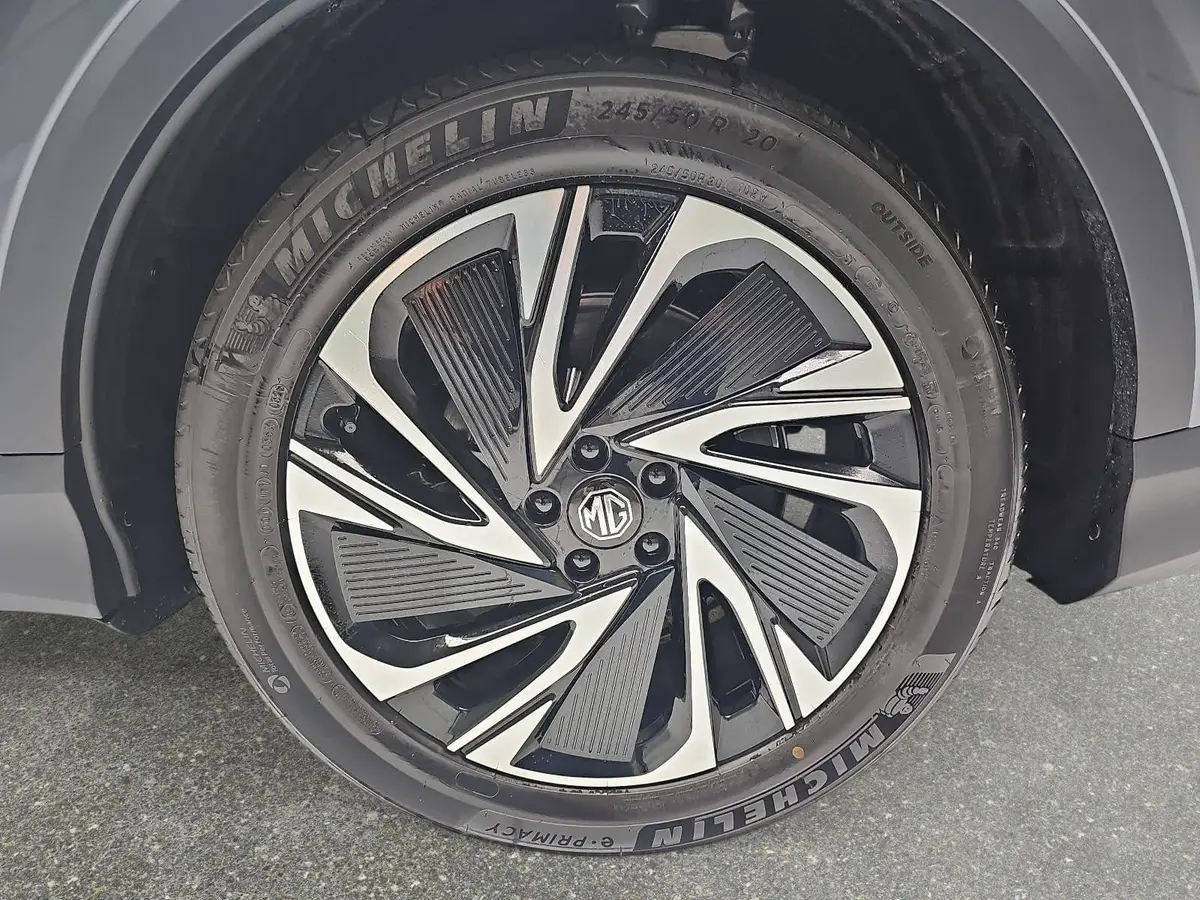 MG ANDERE EV 77 KWH LUXURY PANORAMA LEDER 20-ZOLL