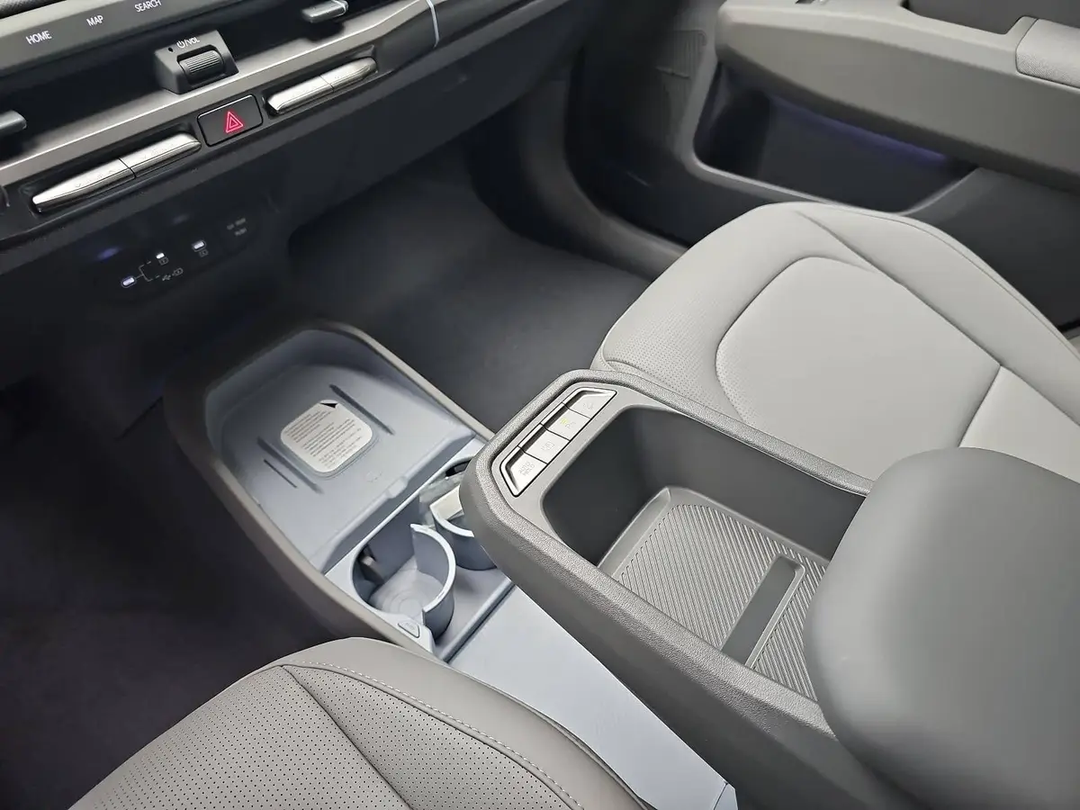 KIA EV3 81.4 KWH EARTH MJ26 WINTER BUSIN. UPGRADE DRIVEWISE-PARK DESIGN SOUND