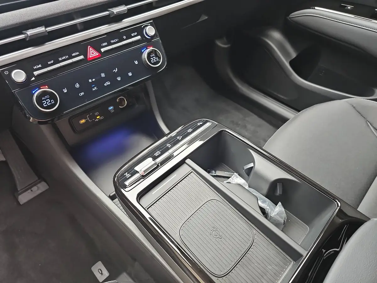 HYUNDAI TUCSON 1.6 T-GDI DCT7 4WD NAVI LED KRELL KLIMAAUTO 4XSITZ