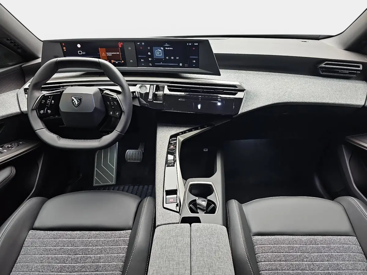 PEUGEOT 5008 1.2 HYBRID 145 E-DSC6 ALLURE KLIMA LED 7-S DAB 360