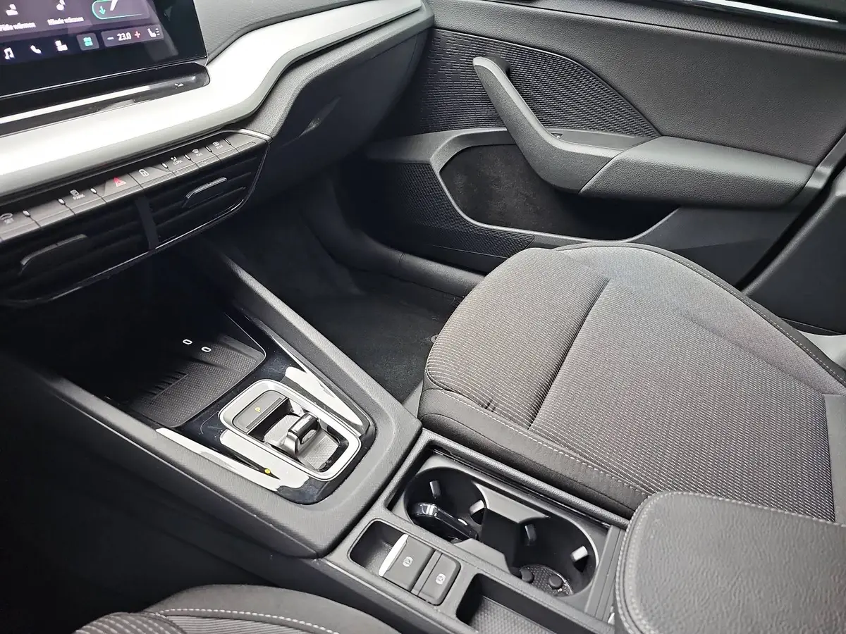 SKODA OCTAVIA COMBI 1.5 TSI DSG SELECTION LED AUDIO WINTER EL.HECKKL. 