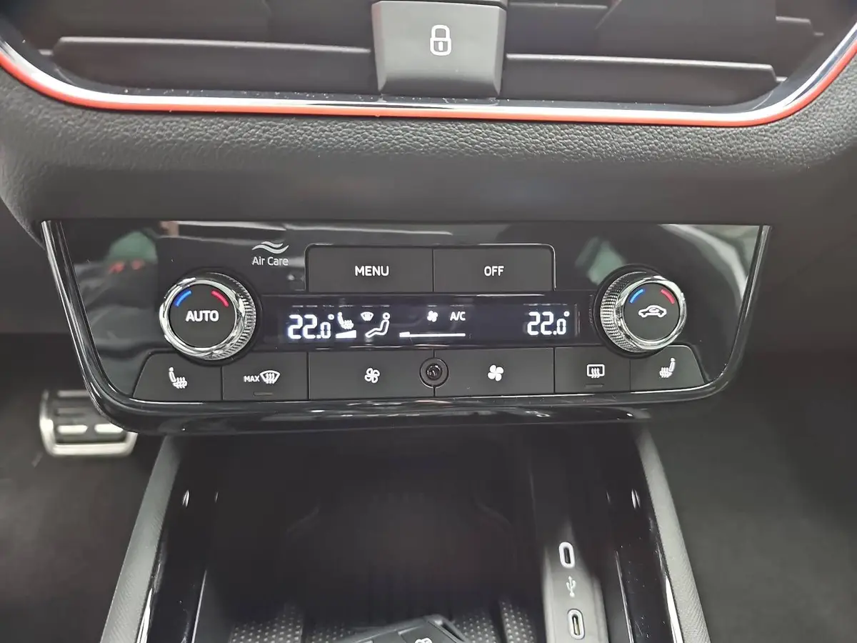 SKODA KAMIQ 1.0 TSI DSG MONTE CARLO LED PANORAMA WINTER KAMERA