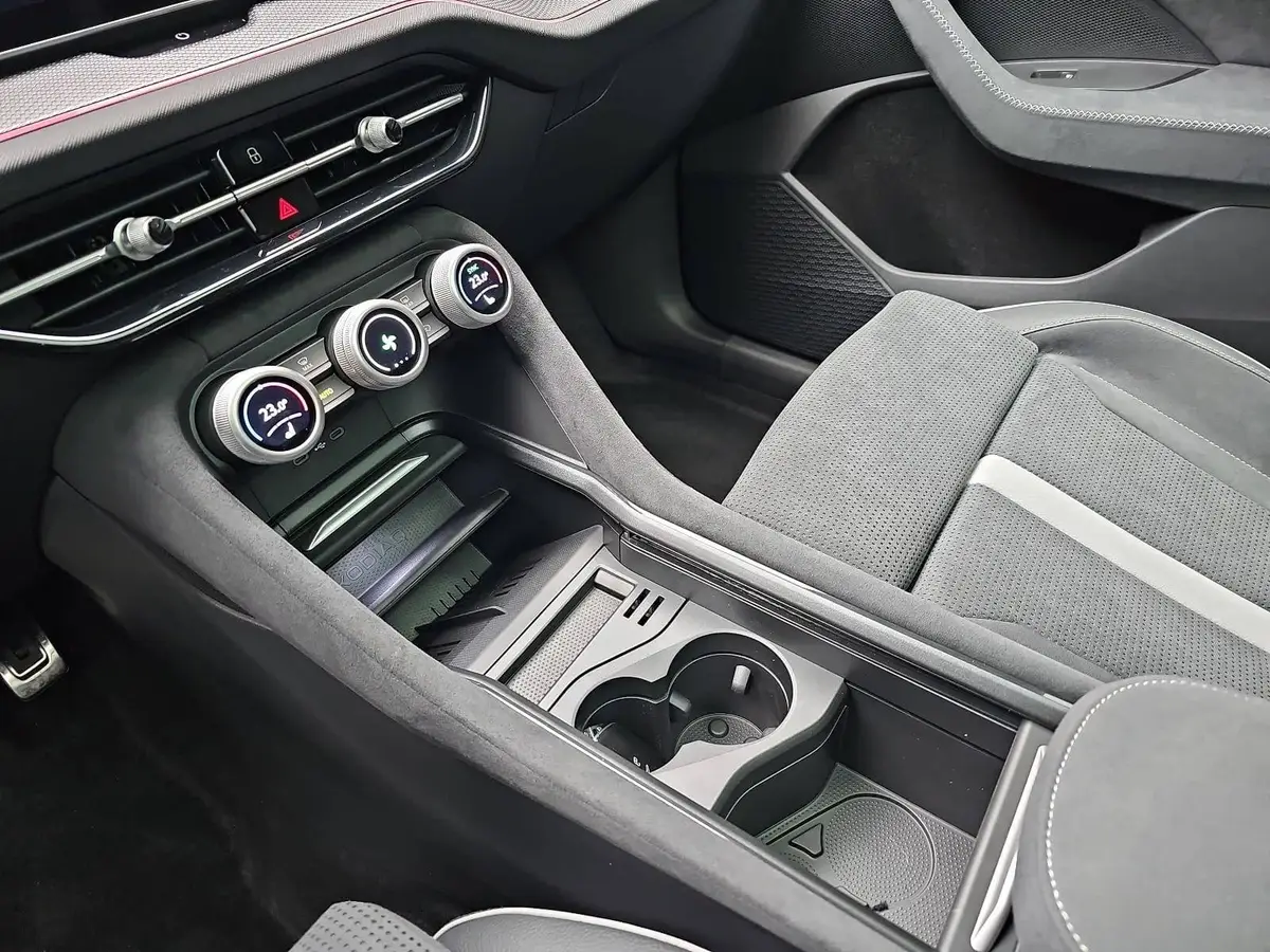 SKODA KODIAQ 1.5 DSG SPORTLINE NAVI LED ACC WINTER KAMERA AHK L