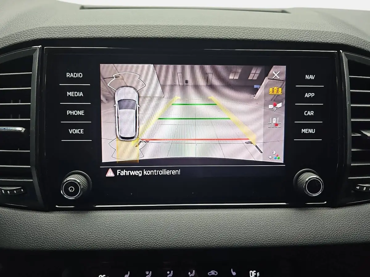 SKODA KAROQ 1.5 TSI DSG 130 JAHRE LED DAB WINTER EL.HECKKL.