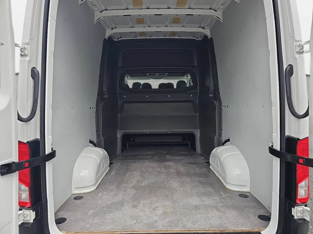 VW CRAFTER 35 TDI PLUS L3H3 FWD NAVI KLIMA 7-SITZE PDC AHK