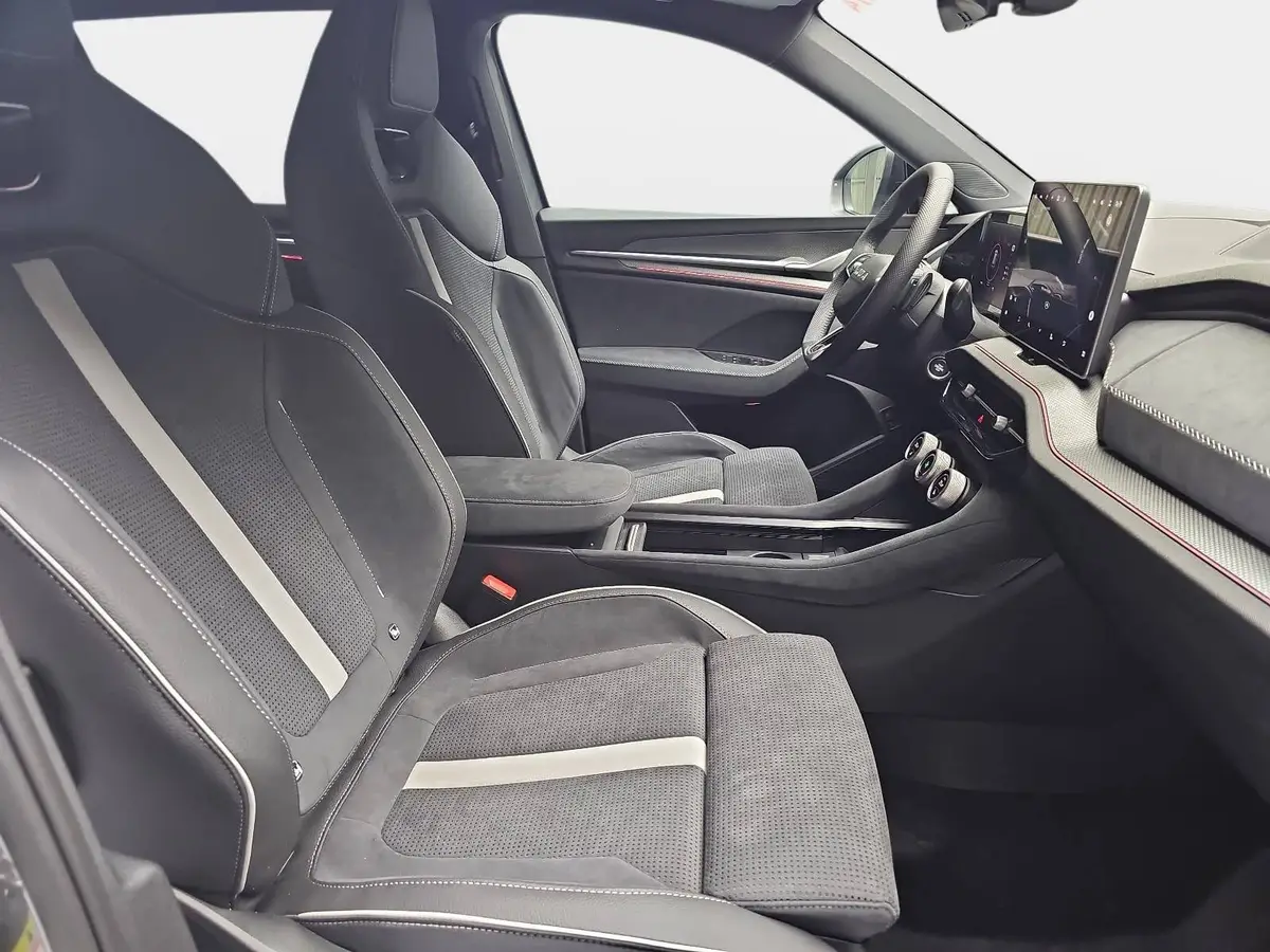 SKODA KODIAQ 1.5 TSI DSG IV PHEV SPORTLINE AHK PANO LM