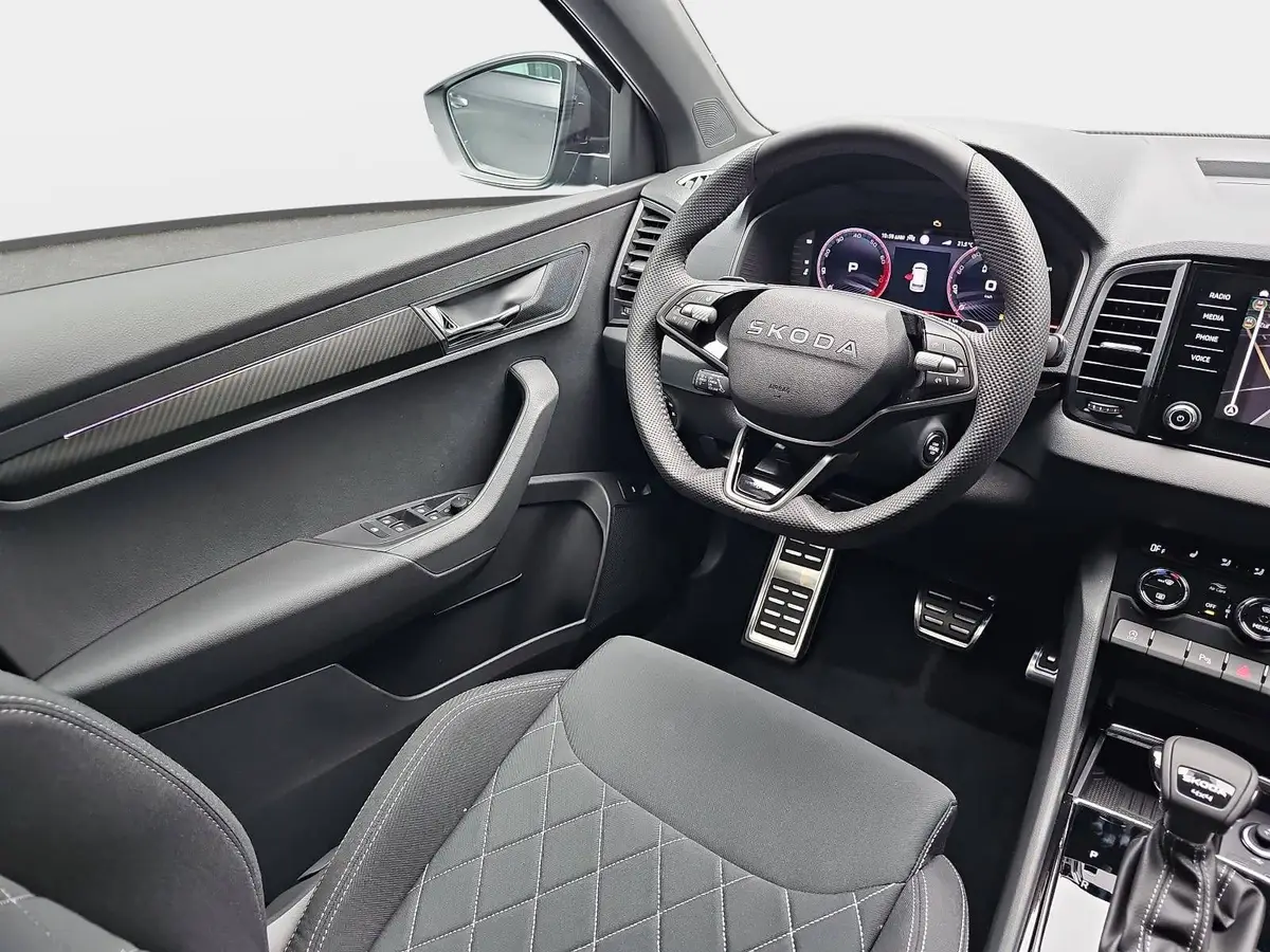 SKODA KAROQ 2.0 TSI DSG SPORTLINE 4X4 AHK PANO