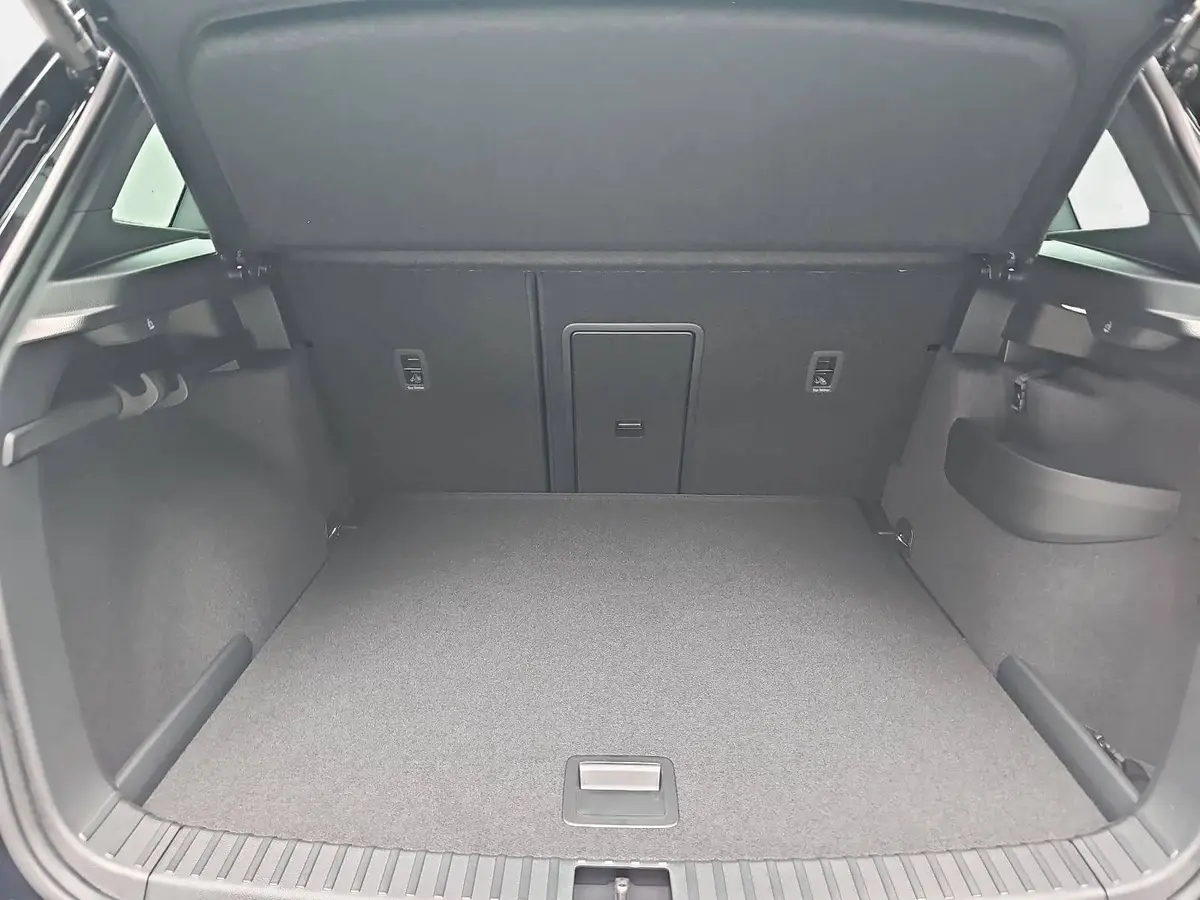 SKODA KAROQ 2.0 TDI DSG SPORTLINE DCC ACC PANO