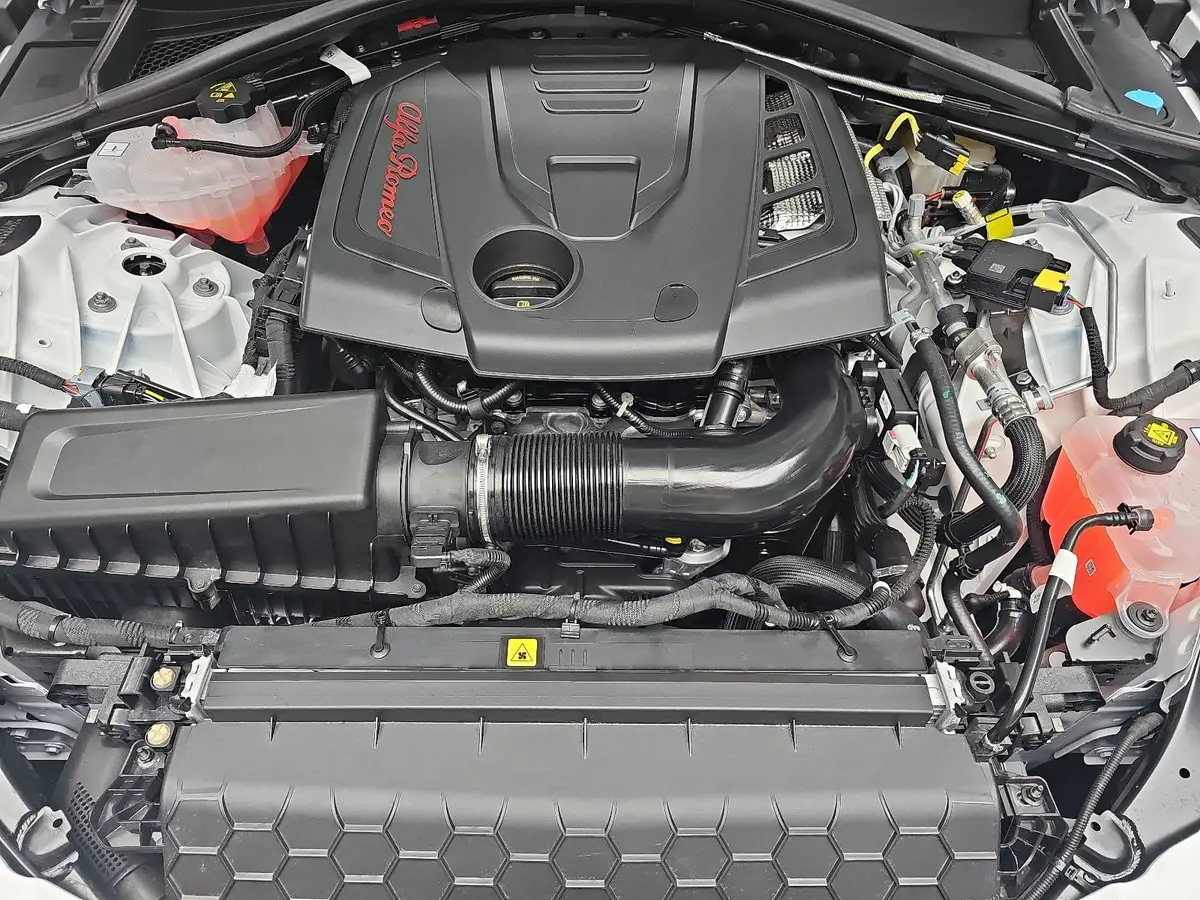 ALFA ROMEO GIULIA 2.0 TURBO 16V Q4 VELOCE PANORAMA TECHNOLOGIE PAKET PREMIUM AUDIO