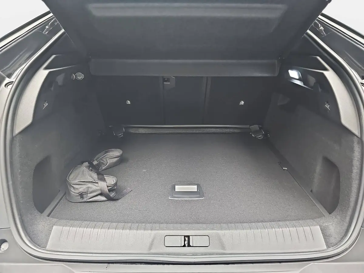 PEUGEOT 3008 1.2 HYBRID 145 E-DSC6 ALLURE LED DAB WINTER AHK LM