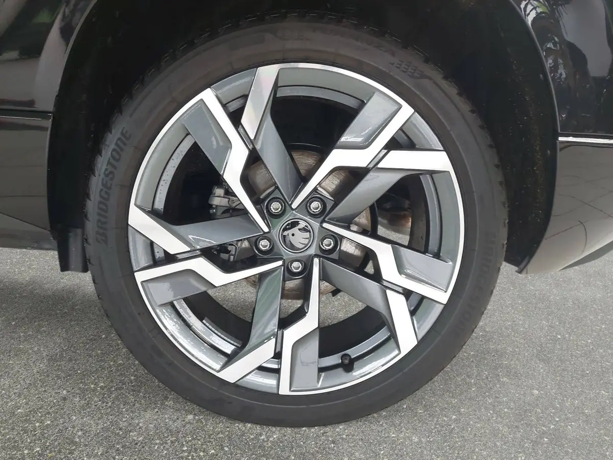 SKODA KAROQ 2.0 TDI DSG SPORTLINE 4X4 NAVI LED
