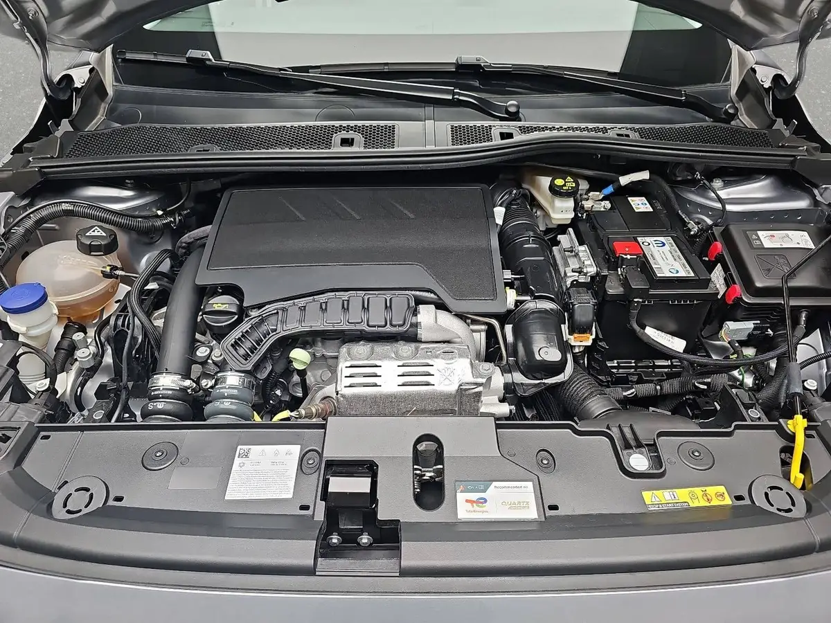PEUGEOT 208 1.2 PURETECH 100 ALLURE LED DAB LM