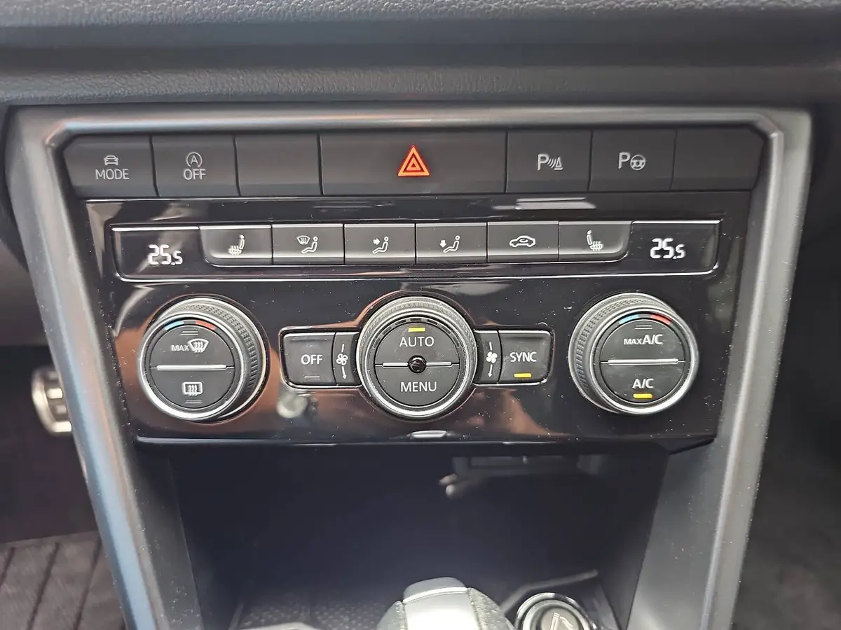 VW T-ROC 1.5 TSI DSG ACTIVE NAVI P-ASSIST KAMERA