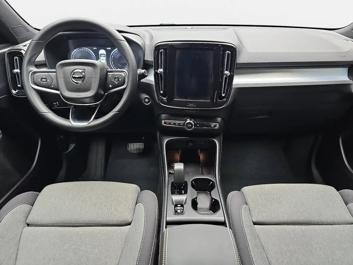 VOLVO XC40 T2 2WD AUTO. CORE NAVI LED EL.HECKKL. PDC KAMERA L