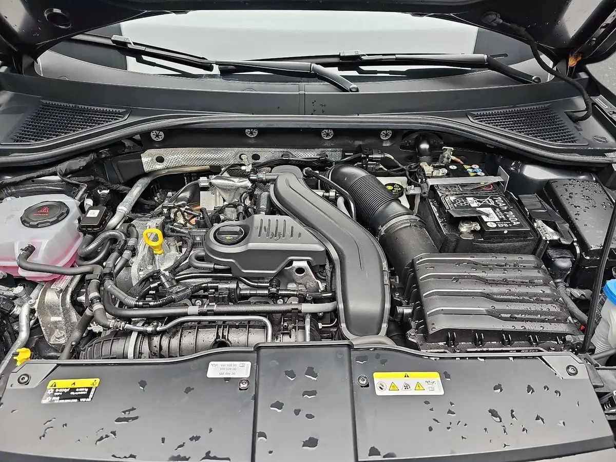 VW T-ROC 1.5 TSI DSG R-LINE NAVI KLIMA LED KAMERA WINTER AH