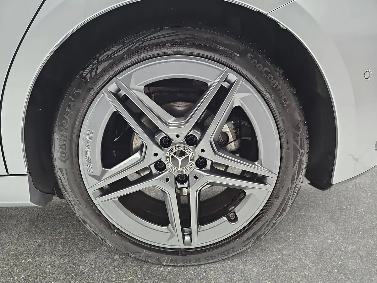 MERCEDES-BENZ A 180 DCT AMG LINE NAVI LED MBUX WINTER KAMERA LM18