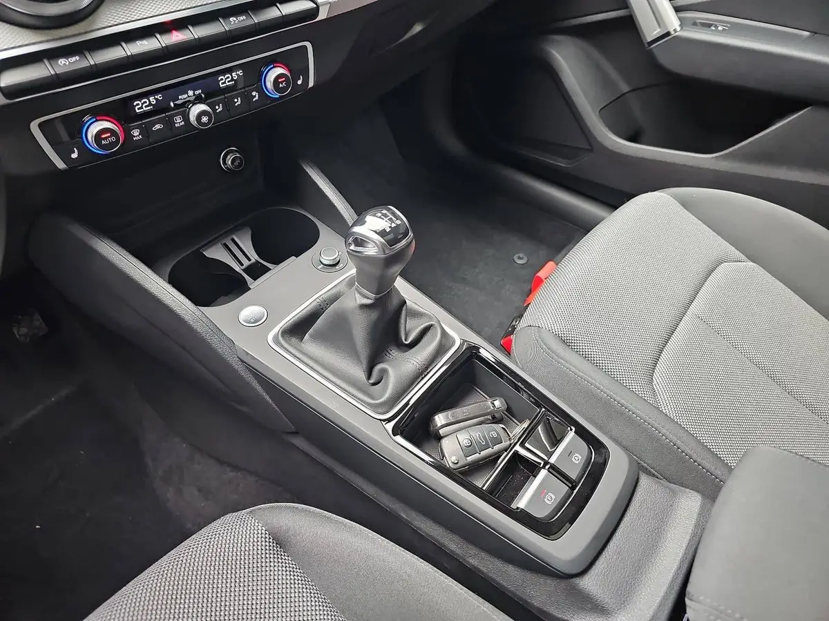 AUDI Q2 30 TFSI S LINE NAVI LED KAMERA LM17