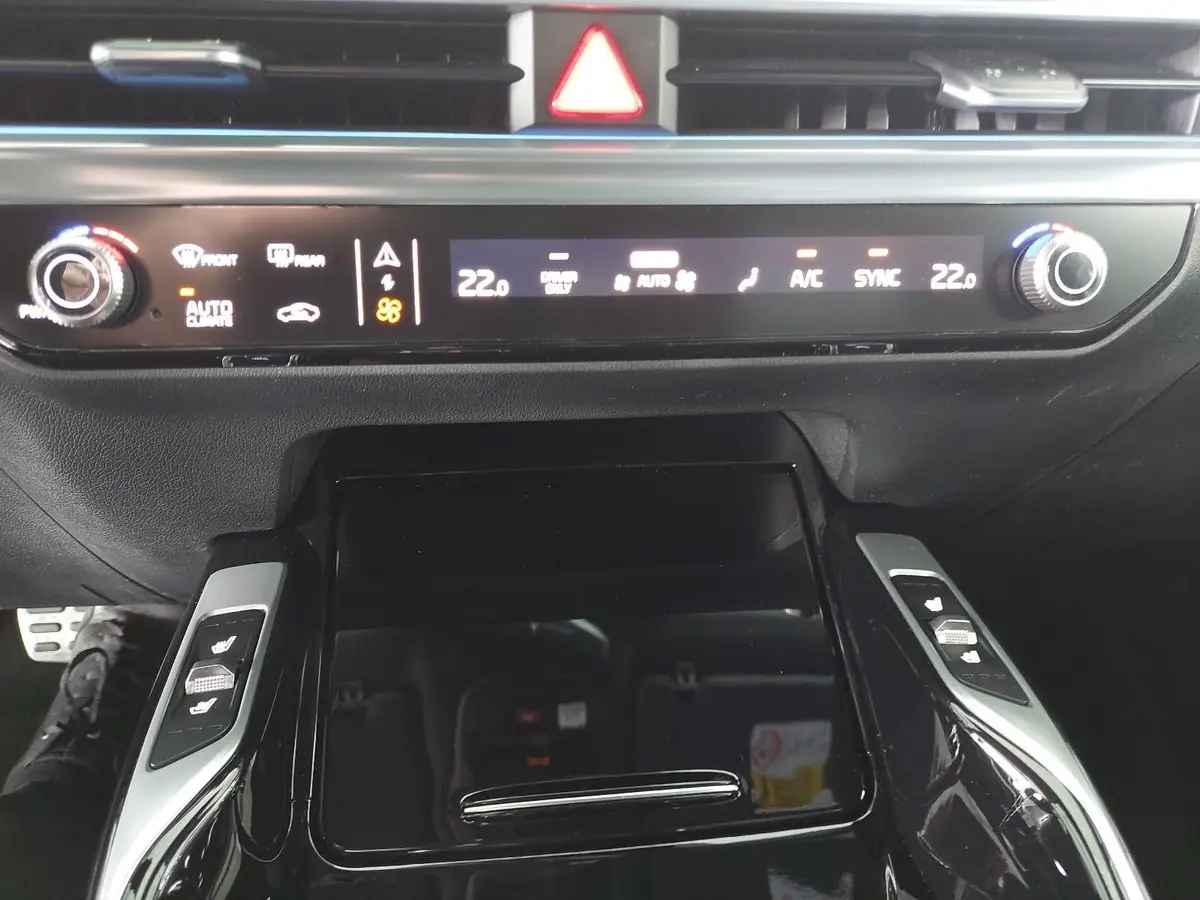 KIA SORENTO 1.6T PLUG-IN-HYBRID AWD AT6 PLATINUM LEDER NAPPA PREMIUM GLASDACH