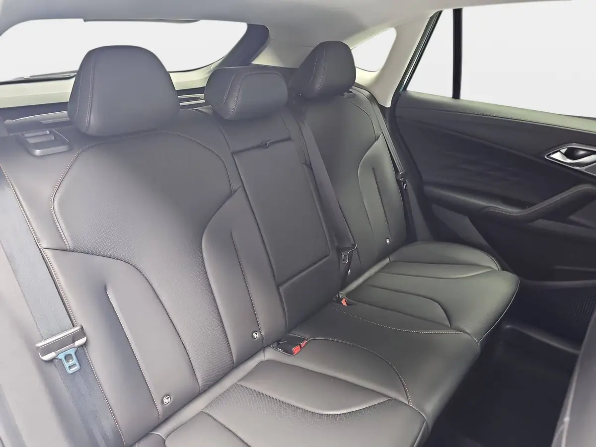 MG HS 1.5 HYBRID+ MY25.5 LUXURY LEDER 360-GRAD-KAMERA 19-ZOLL-LM