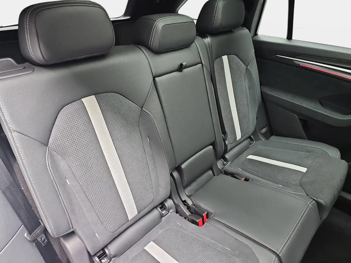 SKODA KODIAQ 1.5 TSI DSG SPORTLINE NAVI LED PANO 7-SITZE KAMERA