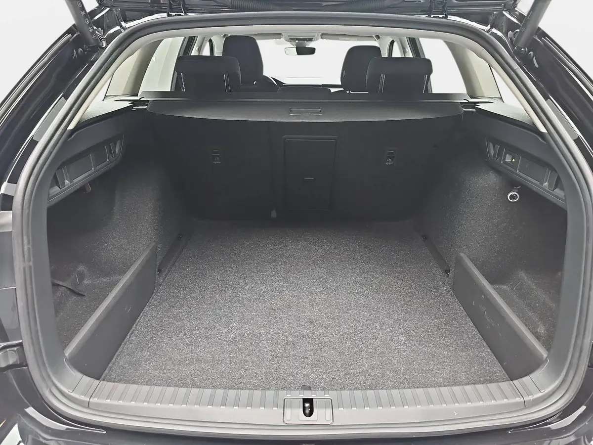 SKODA OCTAVIA COMBI 1.5 TSI DSG SELECTION LED AUDIO WINTER EL.HECKKL. 