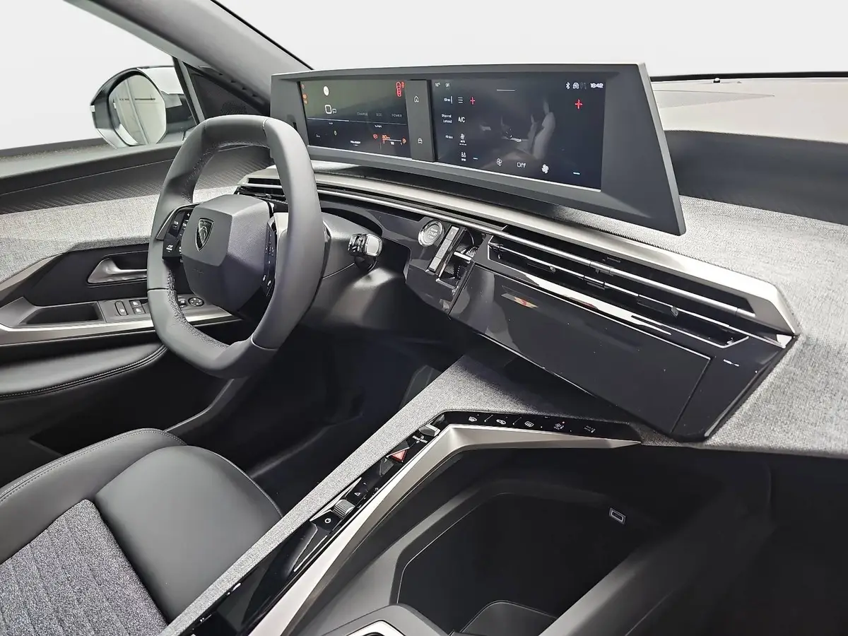 PEUGEOT 5008 1.2 HYBRID 145 E-DSC6 ALLURE KLIMA LED 7-S DAB 360