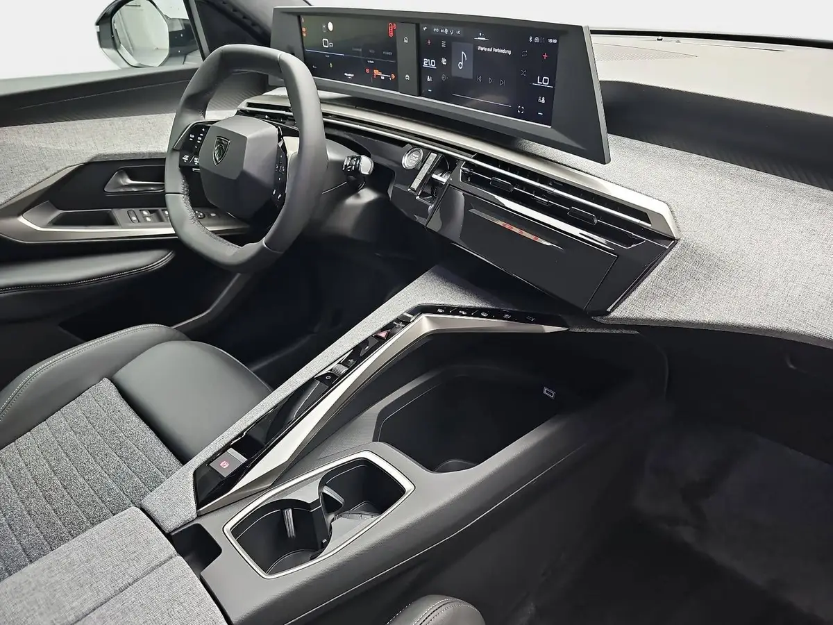 PEUGEOT 5008 1.2 HYBRID 145 E-DSC6 ALLURE KLIMA LED 7-S DAB 360