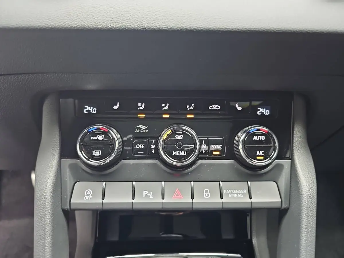 SKODA KAROQ 2.0 TSI DSG SPORTLINE 4X4 ACC AHK