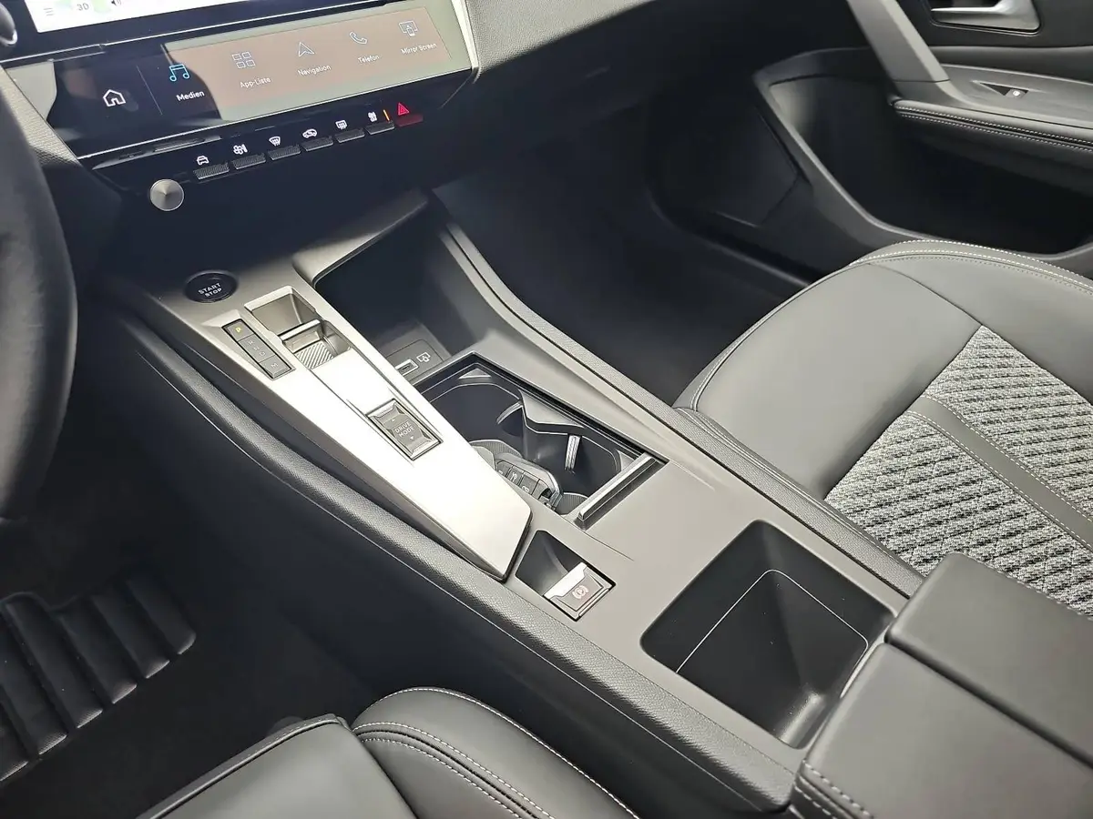 PEUGEOT 308 SW 1.2 HYBRID STYLE KOMFORT PAKET AHK LM