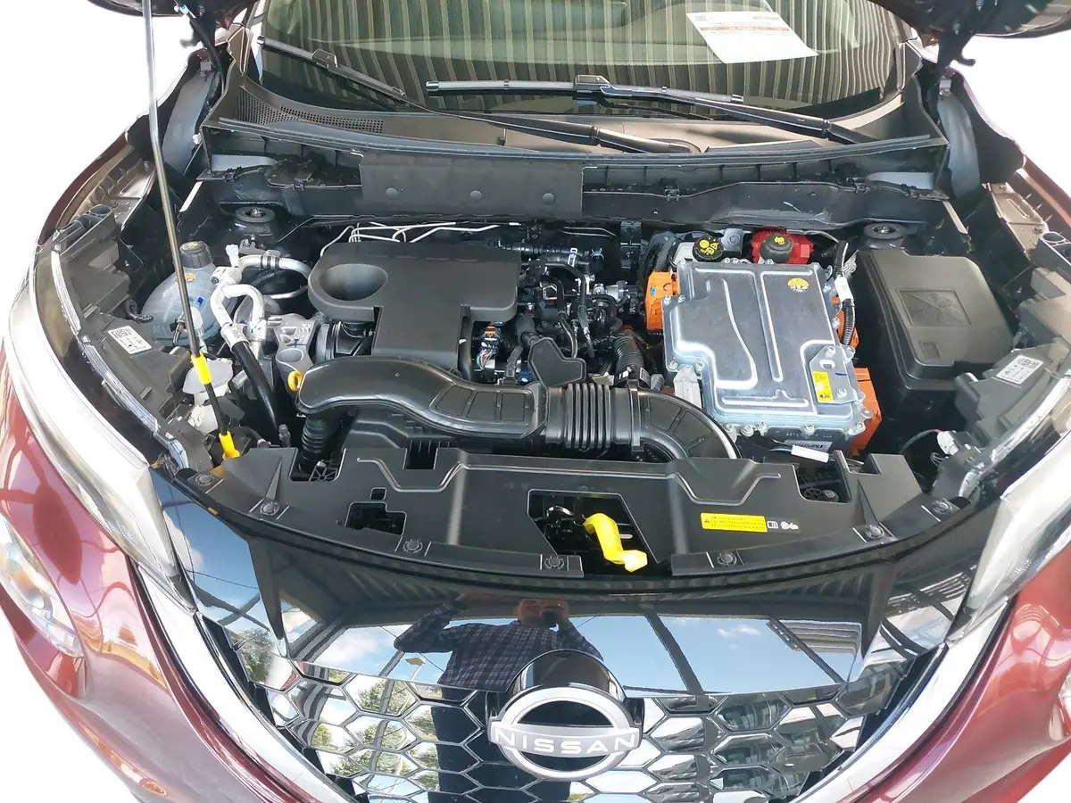 NISSAN JUKE 1.6 HYBRID AUTO. N-CONNECTA WINTER 2-FARBEN