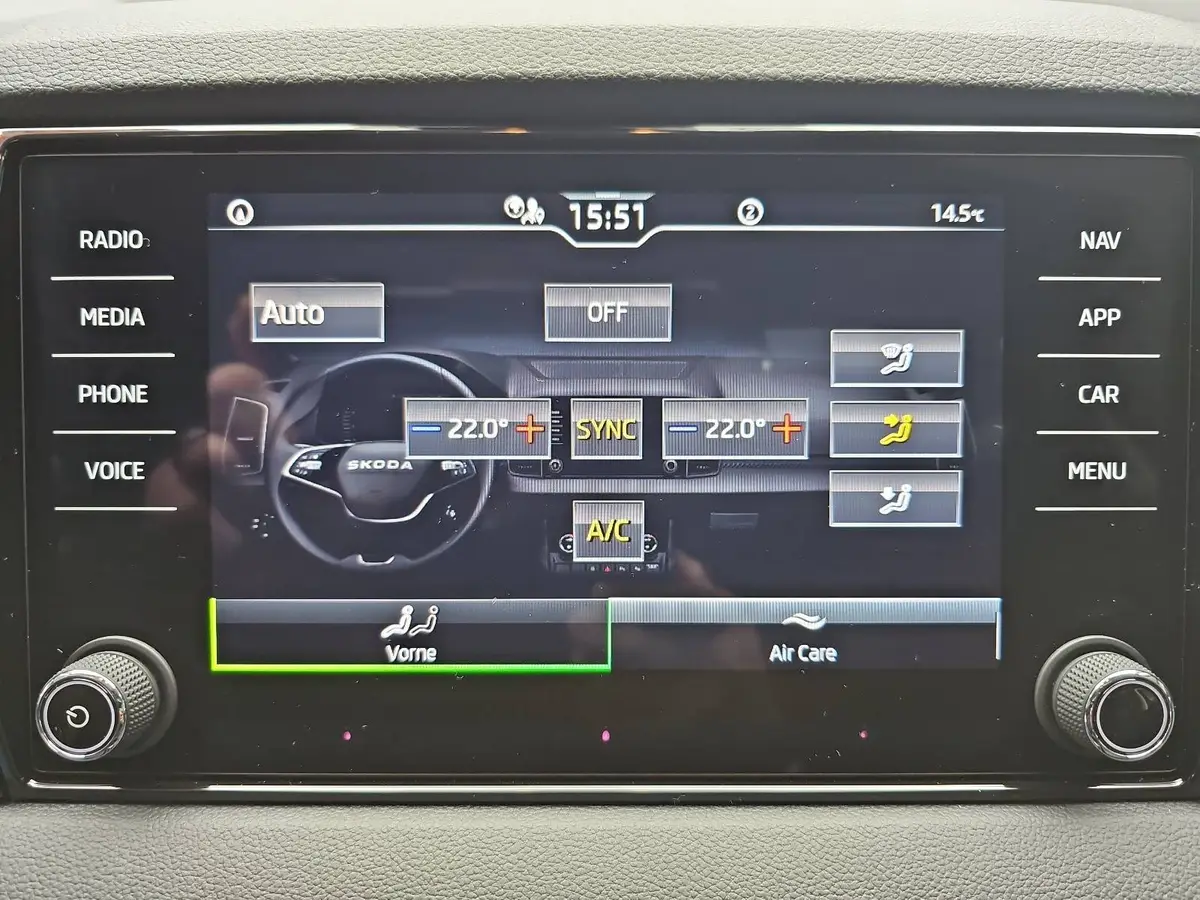 SKODA KAROQ 1.5 TSI DSG SELECTION NAVI LED ACC WINTER KAMERA A