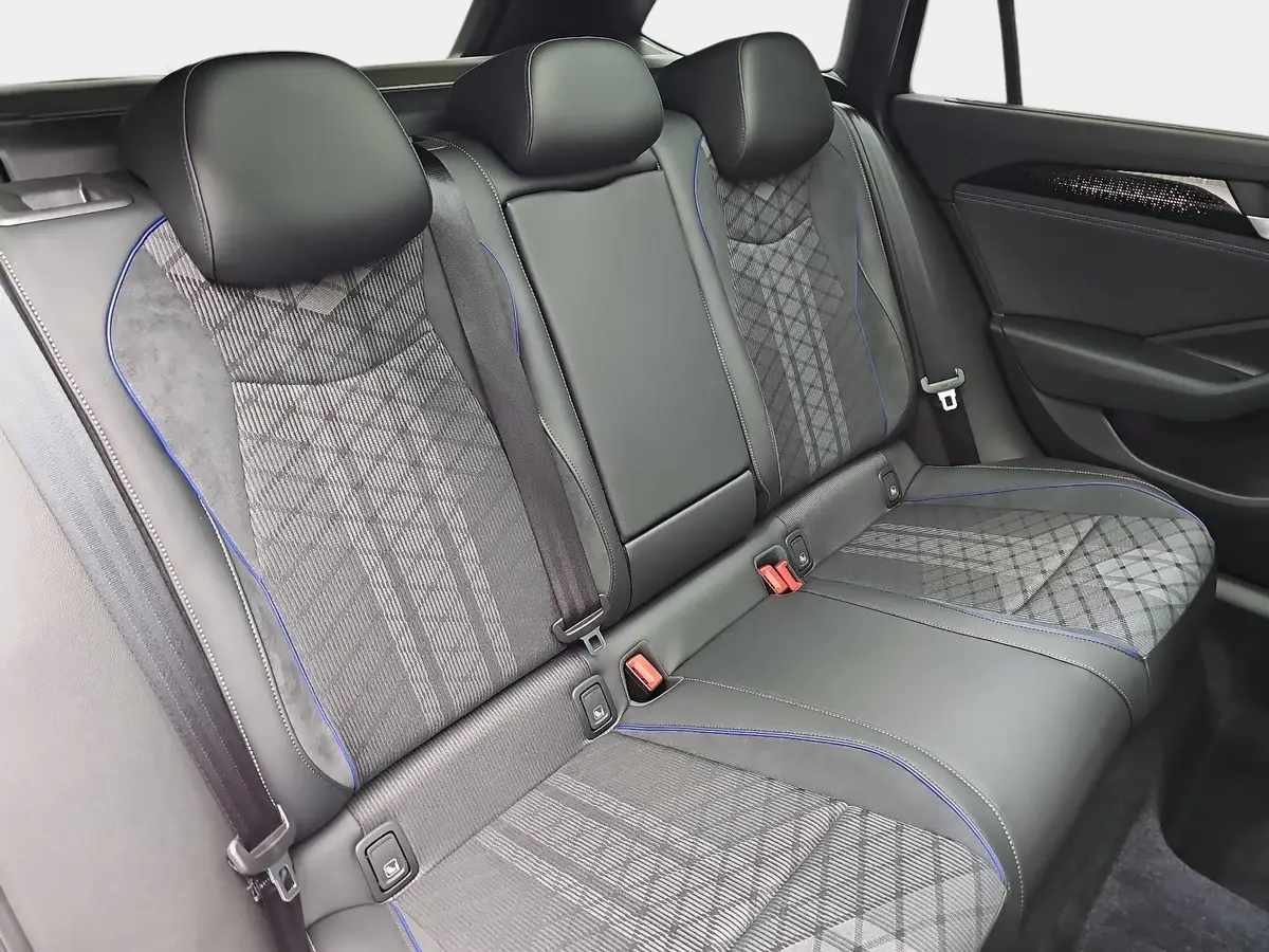 VW PASSAT VARIANT 2.0 TDI DSG R-LINE NAVI LED-MATRIX ACC PANO BLACK 