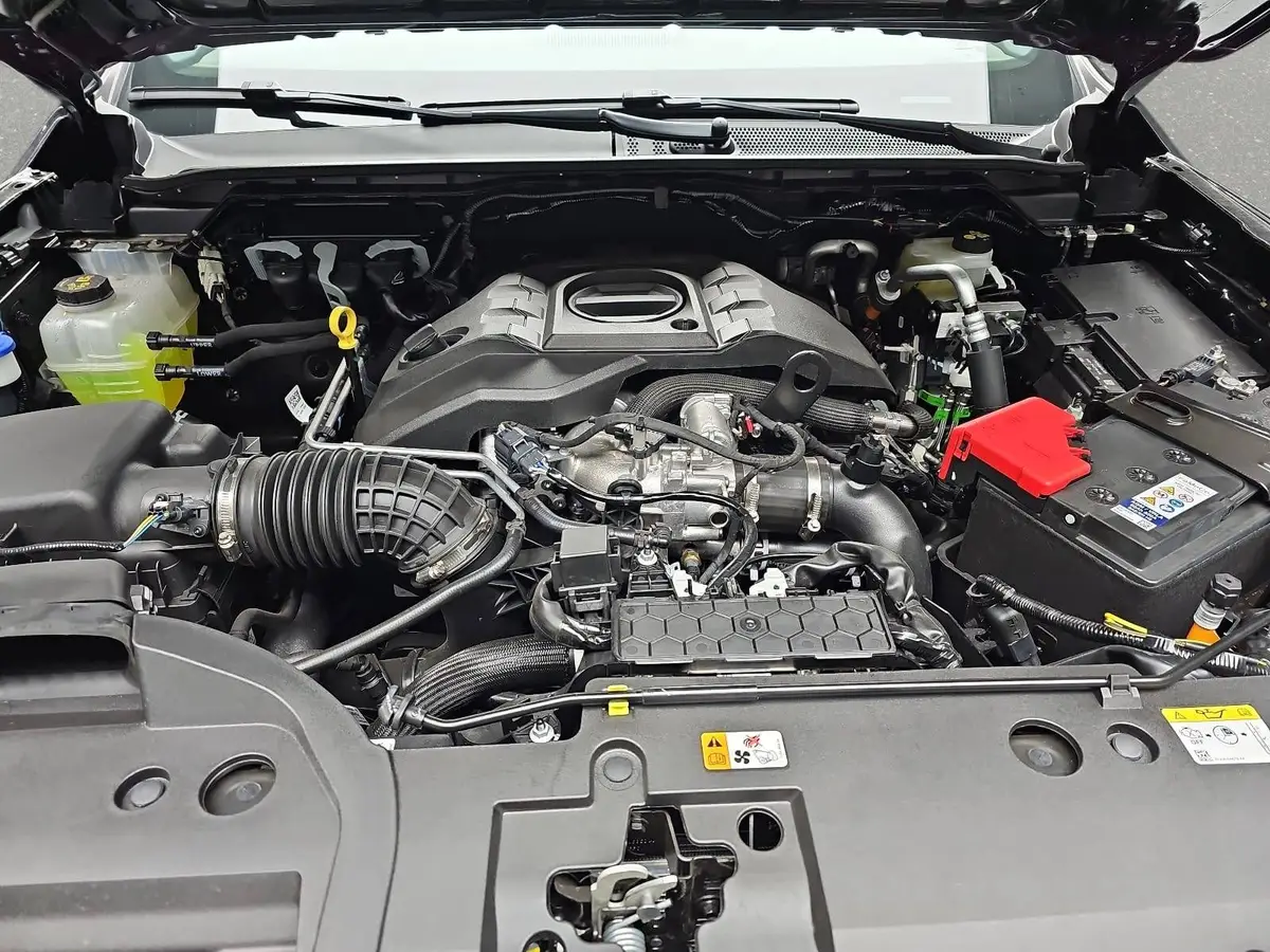 VW AMAROK 3.0 TDI AUTO. DOKA AVENTURA 4M NAVI LED EL.RO AHK