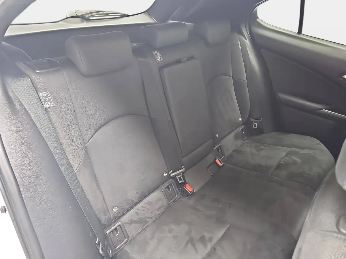 LEXUS UX 200H LED ACC LM18