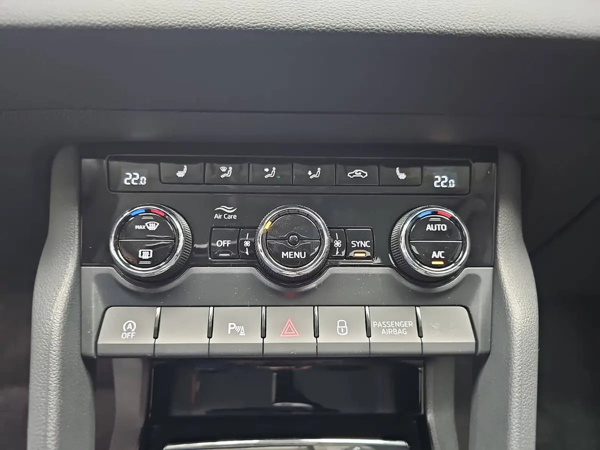 SKODA KAROQ 2.0 TDI DSG DRIVE NAVI LED AHK LM