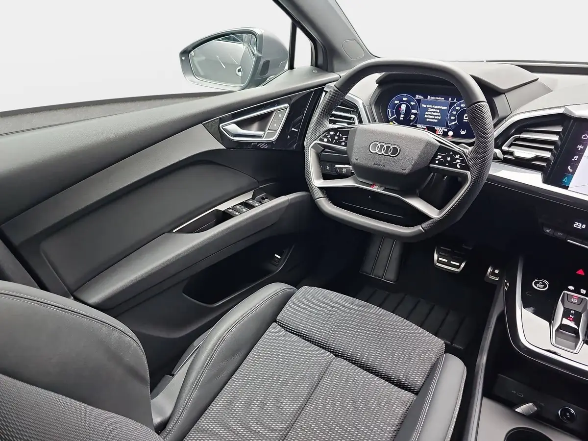 AUDI Q4 E-TRON 45 S-LINE 82KWH LED-MATRIX KAMERA
