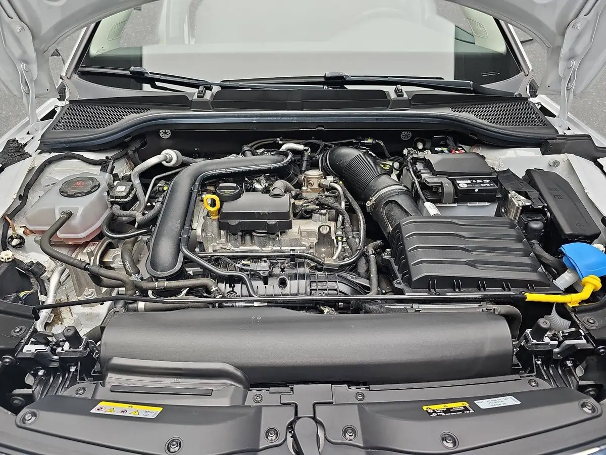 SKODA KAMIQ 1.0 TSI SELECTION KAMERA AHK LM