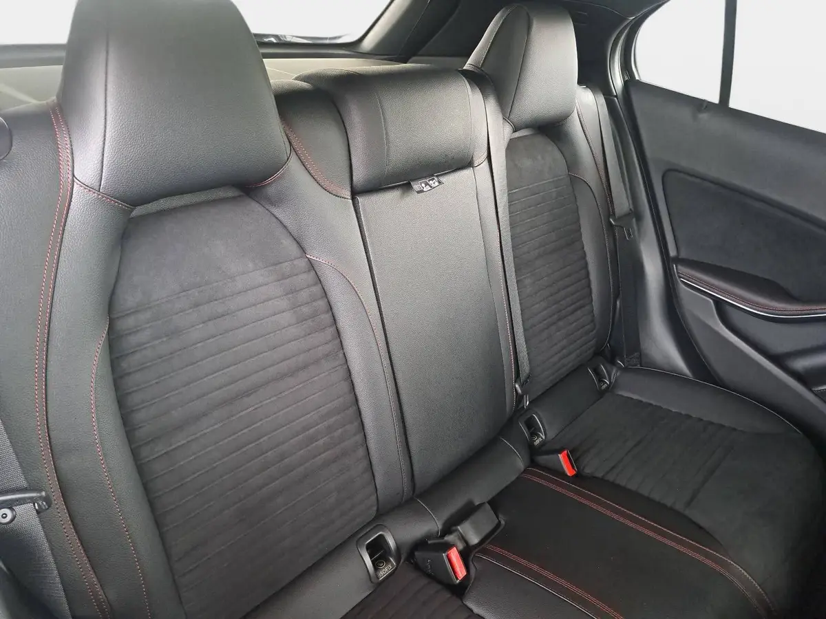 MERCEDES-BENZ GLA 250 AUTO. AMG LINE 4MATIC NAVI