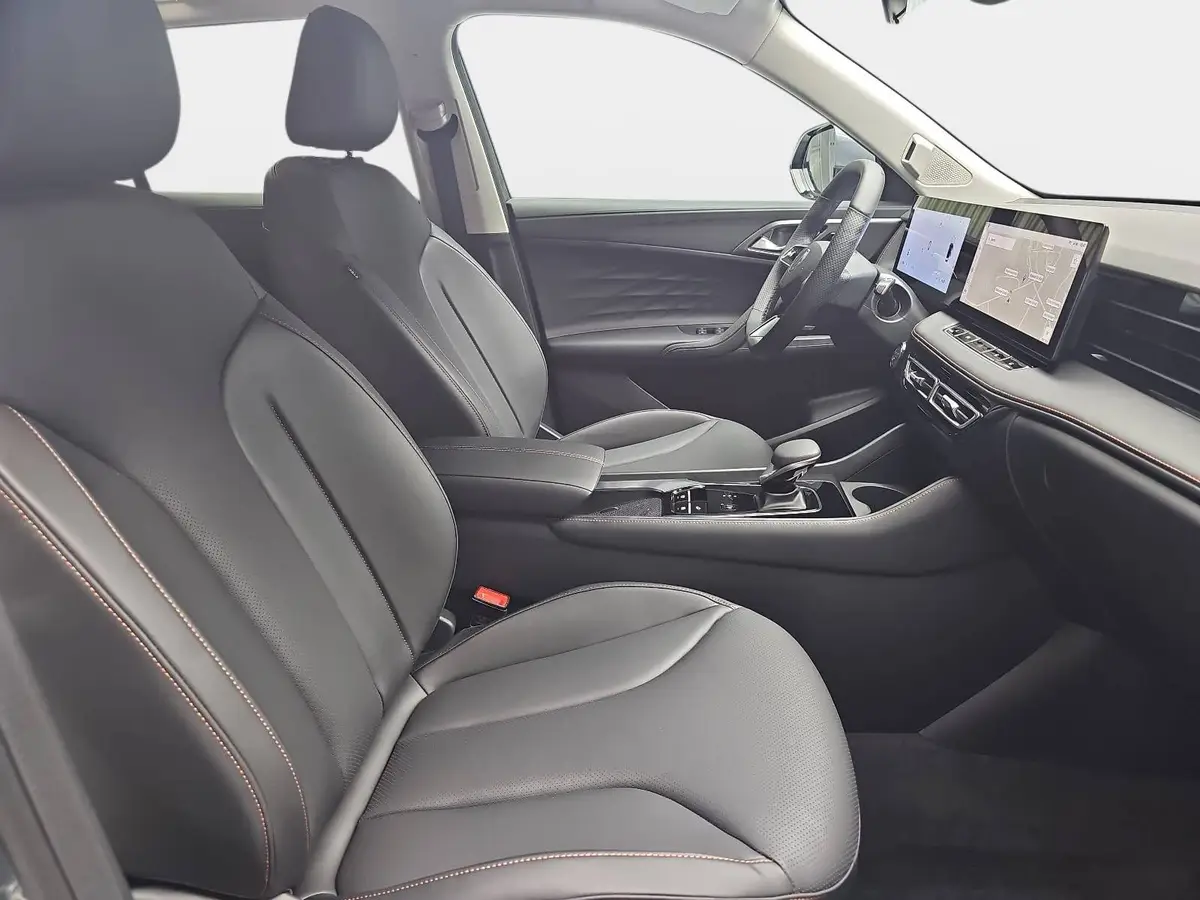 MG HS 1.5 HYBRID+ MY25.5 LUXURY LEDER 360-GRAD-KAMERA 19-ZOLL-LM