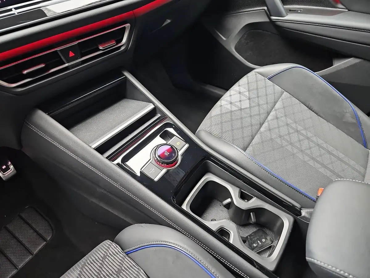 VW TIGUAN 2.0 TDI DSG 4M R-LINE NAVI MATRIX HUD DCC AHK LM20