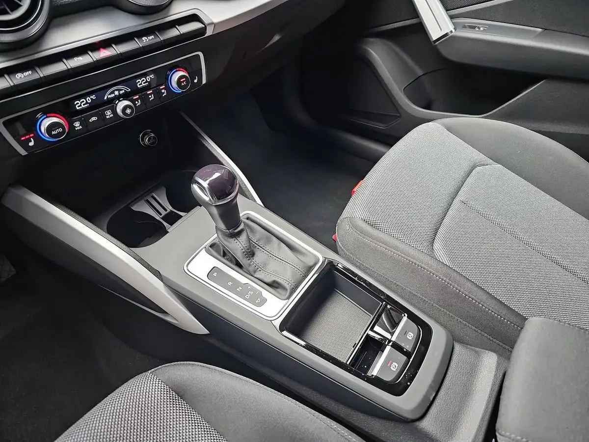 AUDI Q2 35 TFSI S-TRONIC S LINE NAVI LED ACC EL.HECKKL. WI