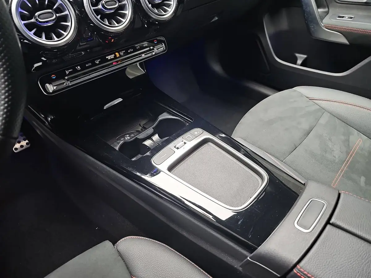 MERCEDES-BENZ A 180 DCT AMG LINE NAVI LED MBUX WINTER KAMERA LM18